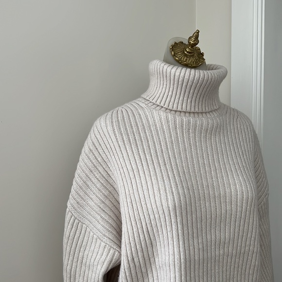 H&M loose fit chunky turtle neck - Picture 2 of 3